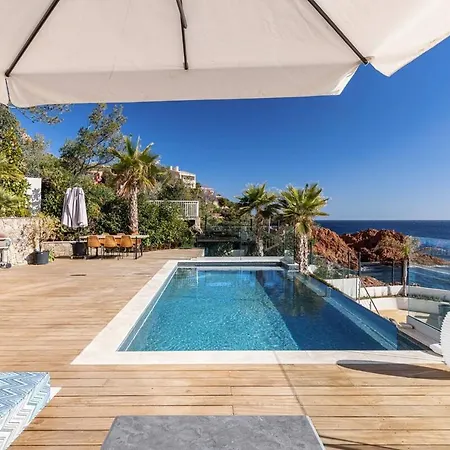 Villa Beautiful 4 Bedrooms With Pool And Garden Saint-Raphael (Var)