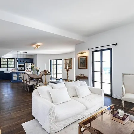 Beautiful 4 Bedrooms With Pool And Garden Villa