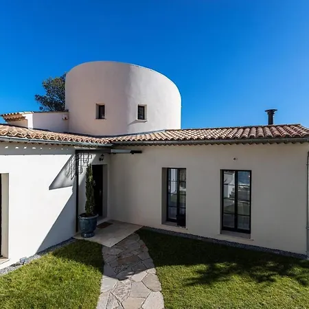 Beautiful 4 Bedrooms With Pool And Garden Villa