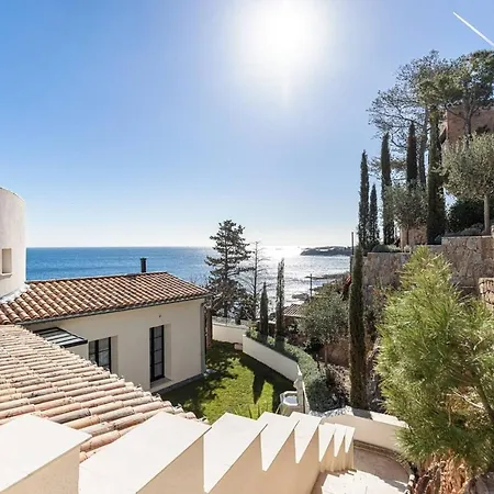 Beautiful 4 Bedrooms With Pool And Garden