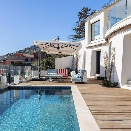 Beautiful 4 Bedrooms With Pool And Garden *