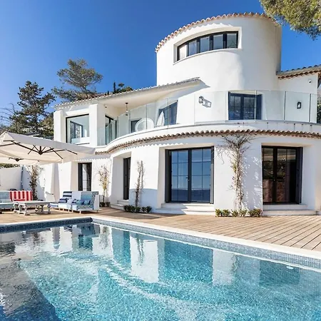 Beautiful 4 Bedrooms With Pool And Garden Villa